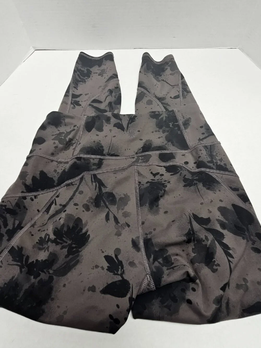 Womens Athleta Gray Black Floral Camouflage Zipper Pockets Rainier Reflective S